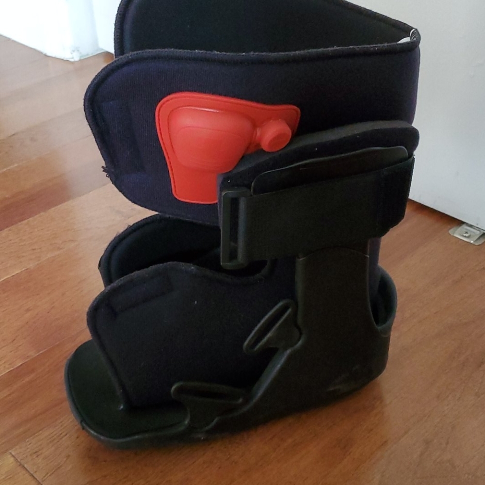 Gently Used - Ankle Air Cast Size Small